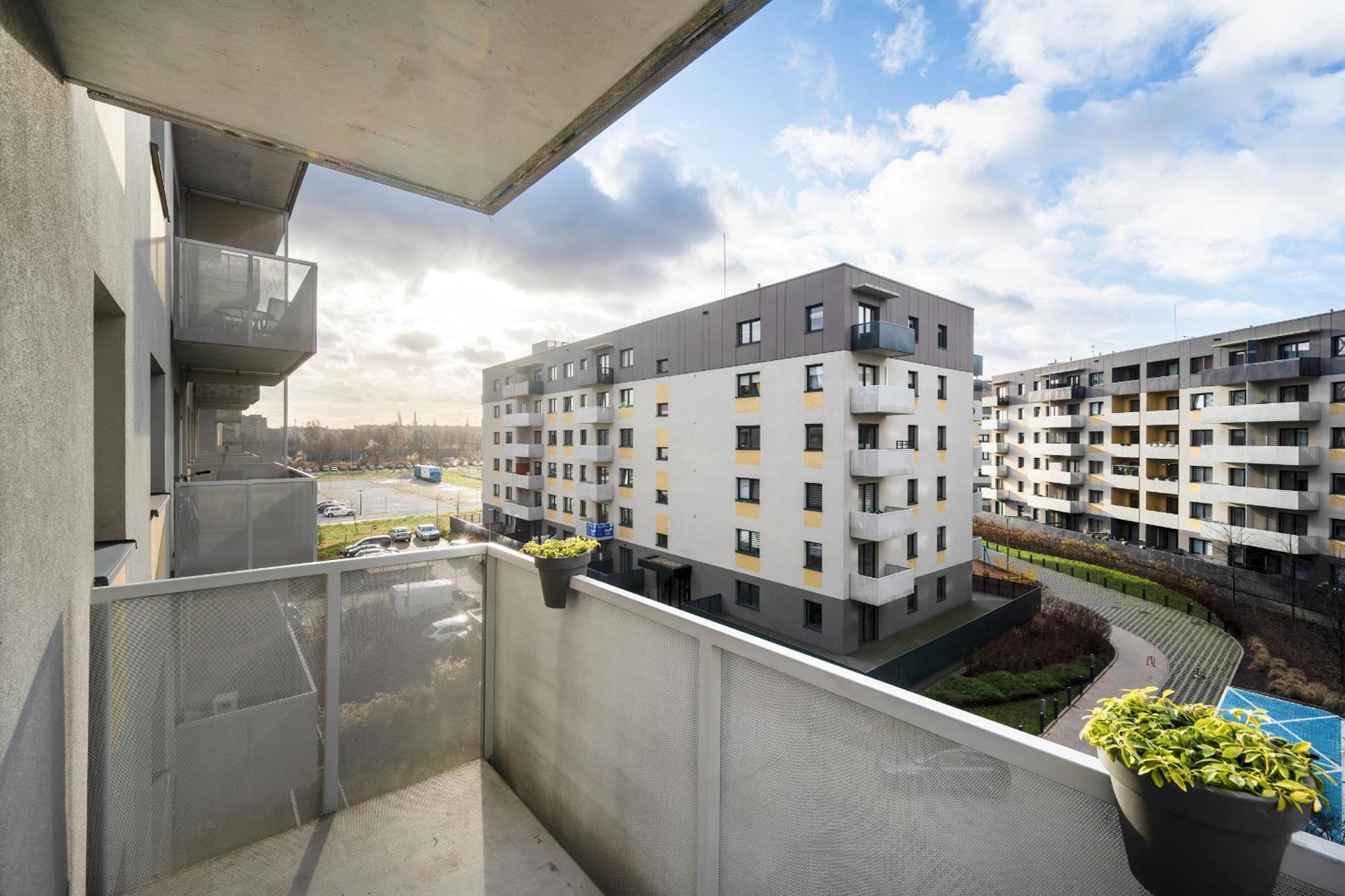One Bedroom Apartment Nadodrze With Free Garage Wroclaw By Noclegi Renters Exterior foto